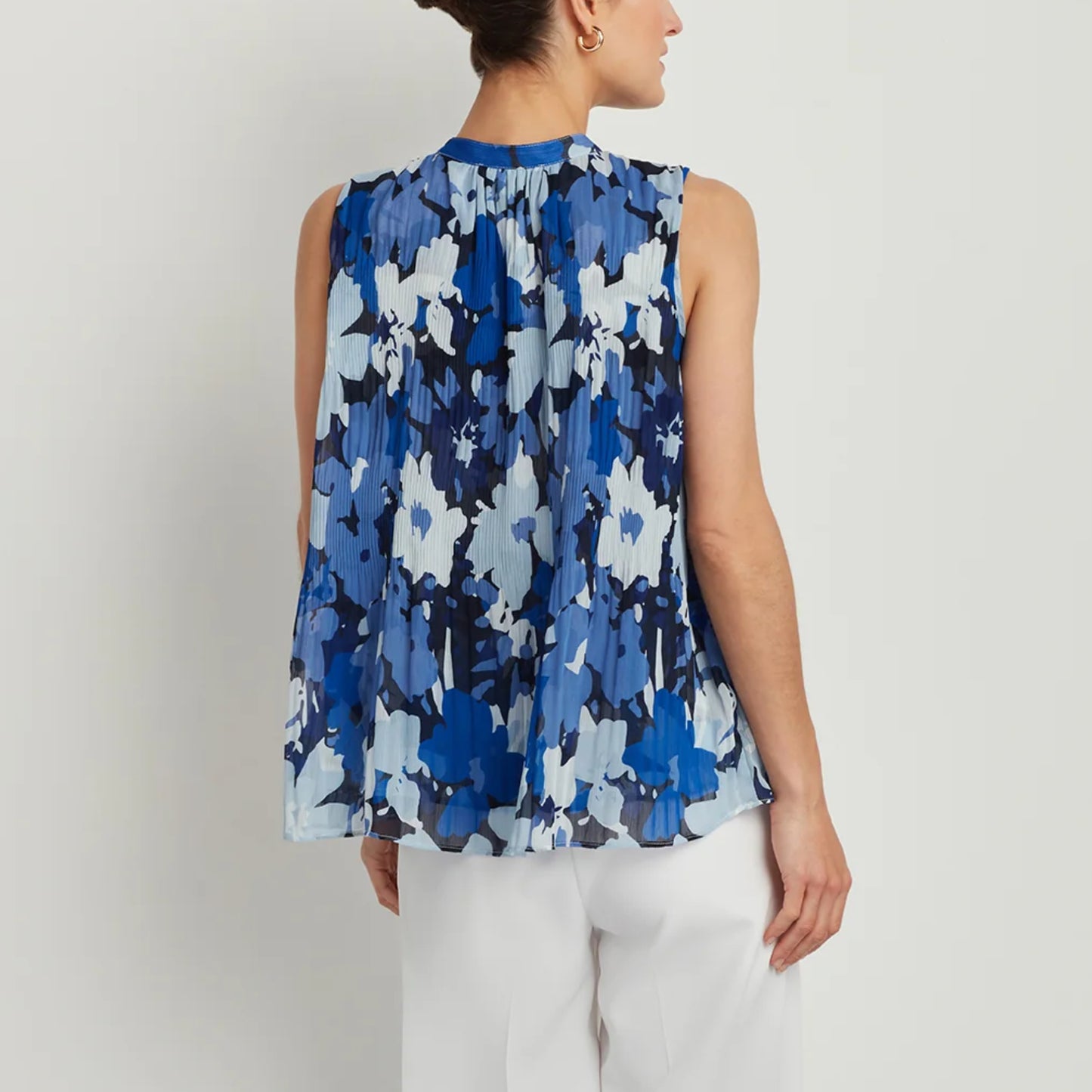 ELLEN TRACY Women's Floral Print Tie Neck Pleated Sleeveless Blouse