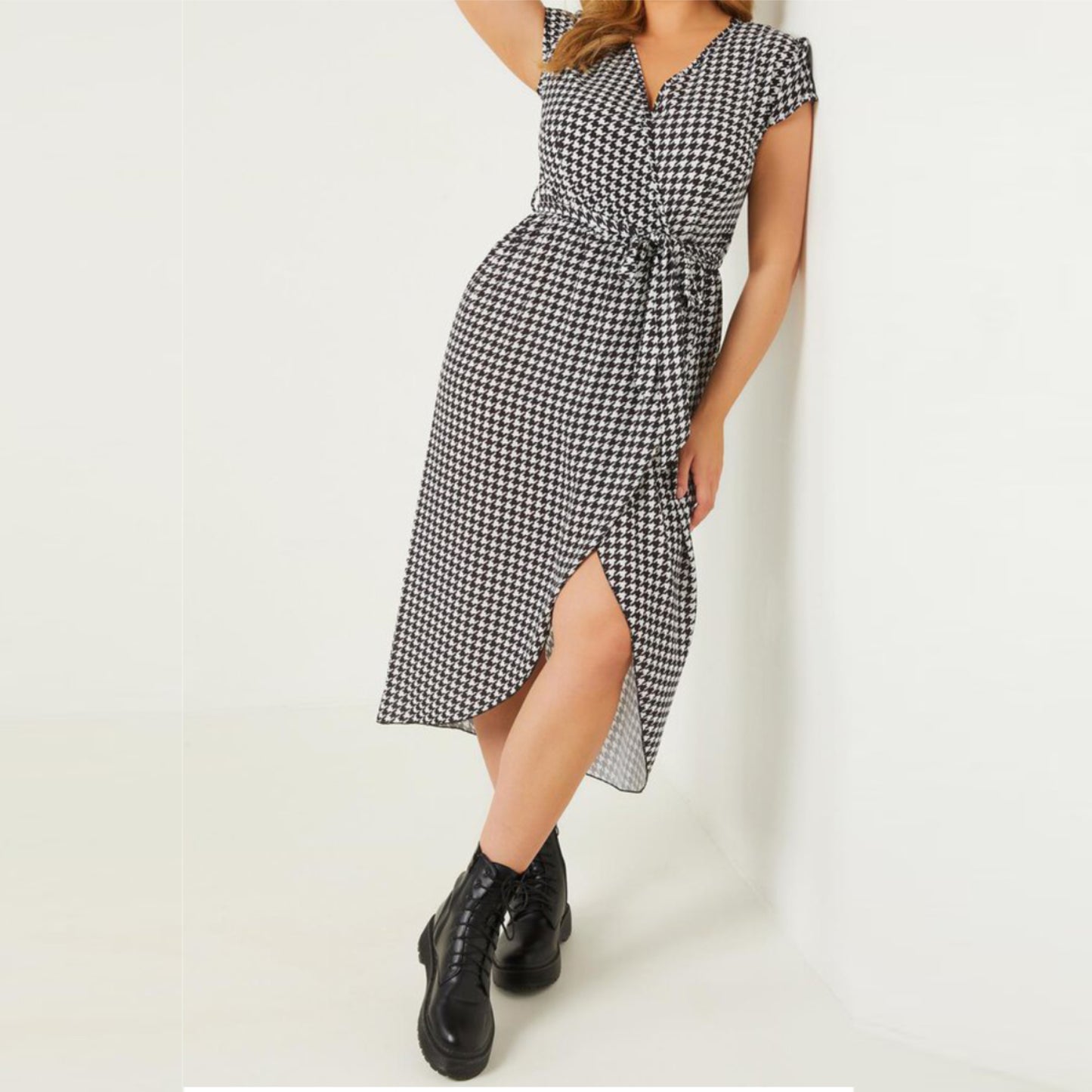 QUIZ Women's Plus High-Low Tulip Hem Wrap Midi Dress