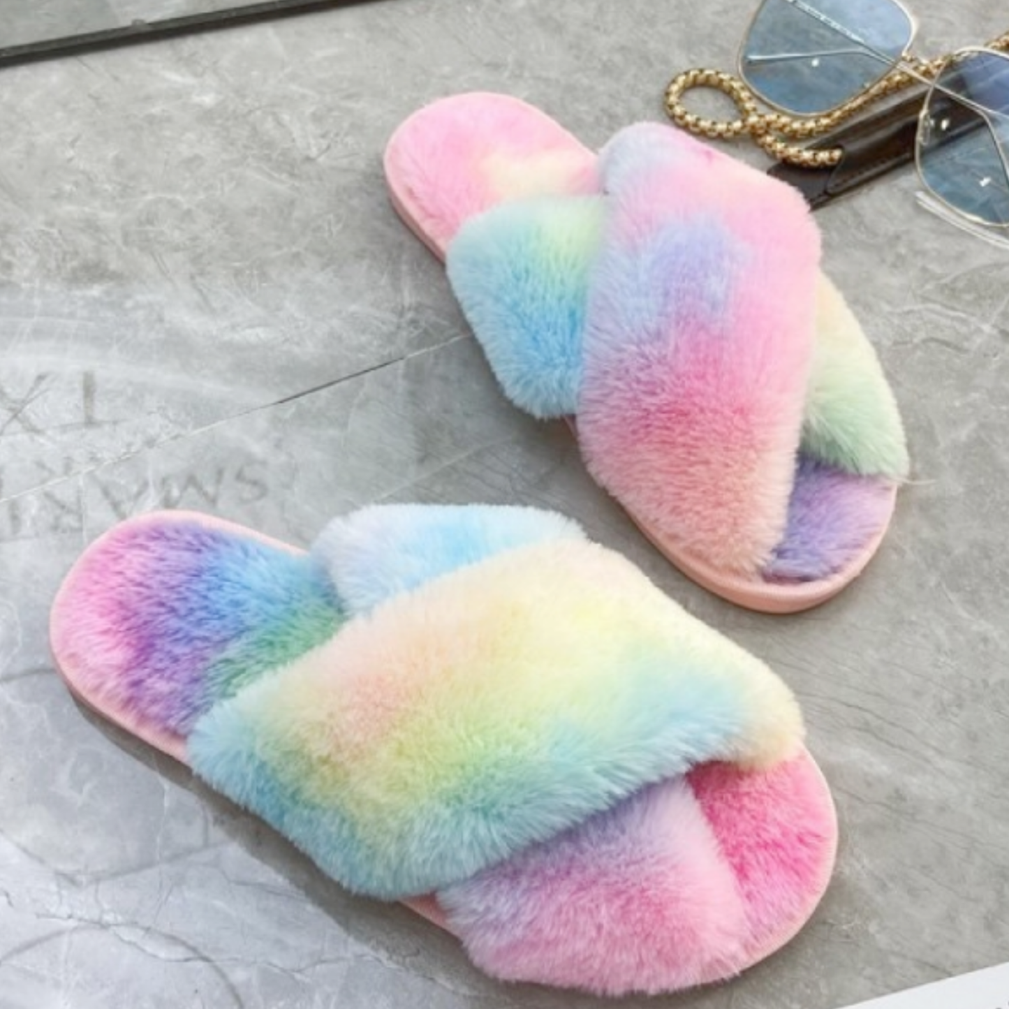 Fadivo Women's Cozy X-Cross Faux Fur Nonslip Outsole Slippers